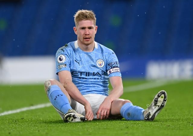 Man City lo ngai chan thuong de bruyne 1